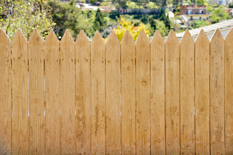 Palissade en bois, la garantie d’une clôture esthétique
